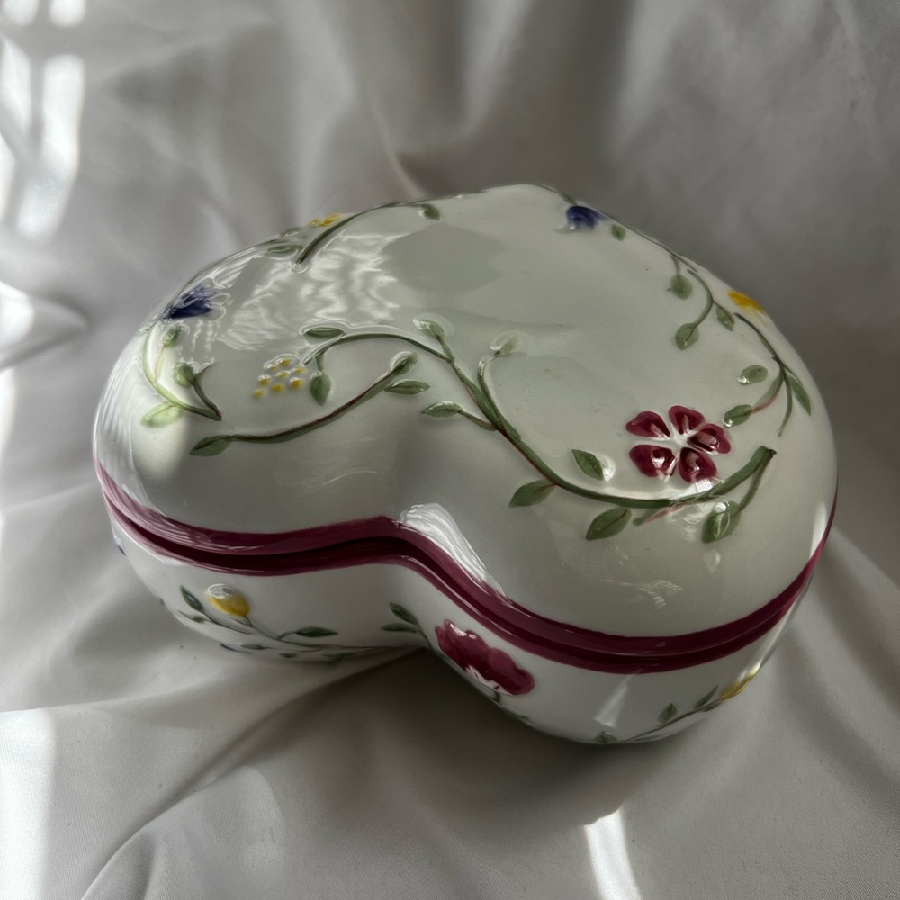Johnson Brothers England Summer Chintz Earthenware Heart Trinket Box